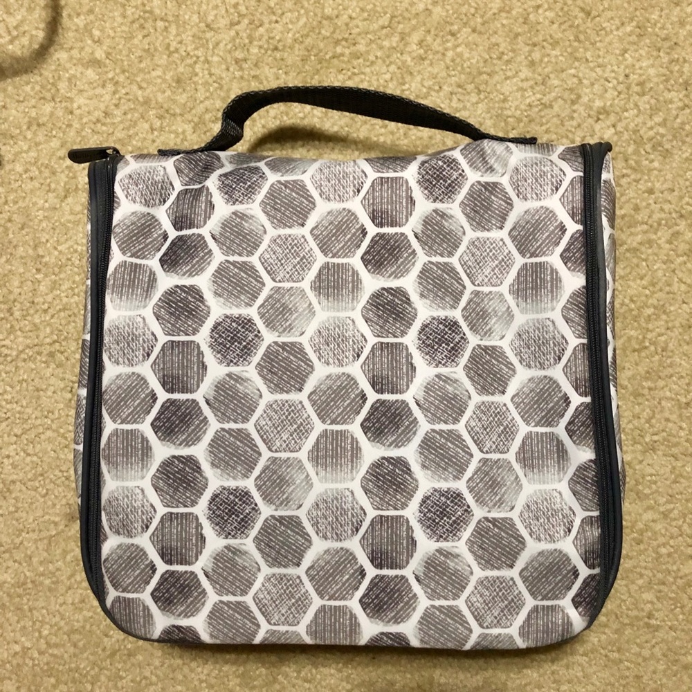 Thirty-One Gifts Hanging Traveler Case